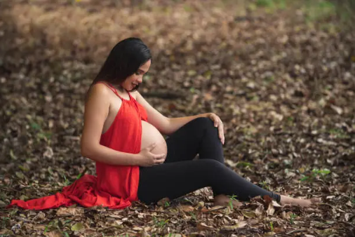 When Should You Book Maternity Photos? The Best Week for Your Pregnancy Shoot